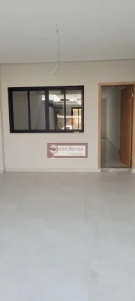 Imagem VENDO SOBRADO DE 3 DORMITÍRIOS, SENDO 3 SUÍTES, 2 VAGAS DE GARAGEM, NO BAIRRO CAMPO GRANDE - SÃO PAULO
