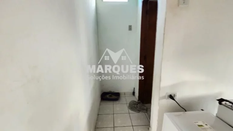 Imagem Oportunidade Ter. de 250m² com 2 Casas no Jd. Campos Verdes