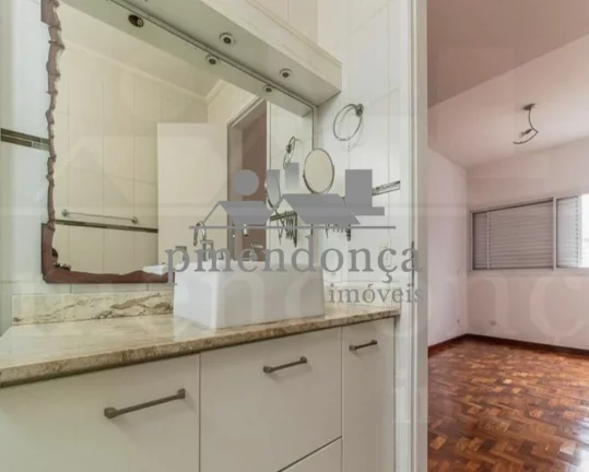 Imagem Apartamento amplo, living para 02 ambientes, dormitórios com armários, banheiro social, cozinha e ...