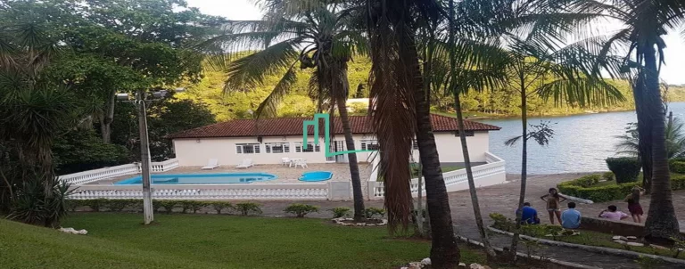 Imagem Venha passar o natal nesse paraíso em Rifaina. -Acomoda ate 40 pessoas em camas -Com 2 casas, a casa de baixo conta com 4 suítes, sendo 2 das suítes
