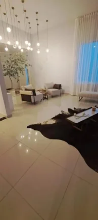 Imagem Casa em condomínio de luxo no bairro Caguassu em Sorocaba-SP: 3 quartos, 1 suíte, 4 banheiros, 4 vagas de garagem.