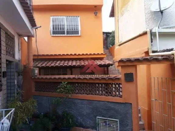 Imagem Casa com 2 dormitórios à venda, 90 m² por R$ 200.000,00 - Mutuá - São Gonçalo/RJ