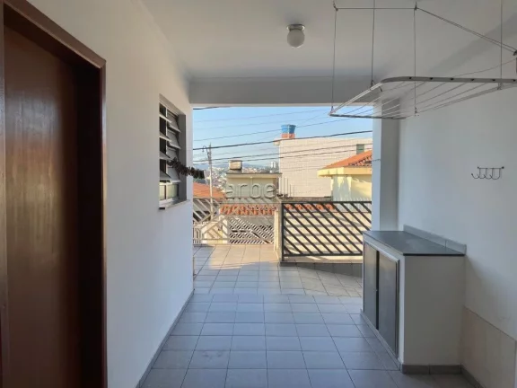 Imagem Sobrado com 250 metros quadrados, living, ampla cozinha com armários, 3 dormitórios sendo 1 suíte...