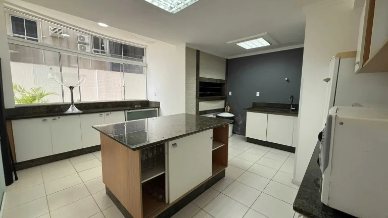 Imagem Apartamento com 2 dormitórios sendo 1 suíte e 1 vaga de garagem em Balneário Camboriú/SC
