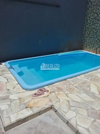 Imagem Vende-se casa com 3 quartos e piscina no bairro Beija-Flor II, em Uberaba