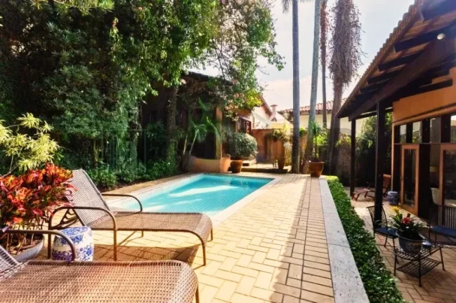 Imagem Deslumbrante casa à venda em São Paulo-SP, no Jardim Guedala: 3 quartos, 3 suítes, 4 salas, 5 banheiros, 4 vagas de garagem, 365m².