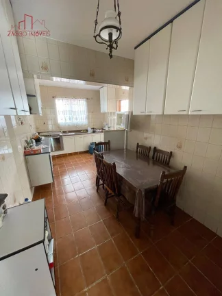 Imagem Casa Térrea - 5 Dorms - 260m².