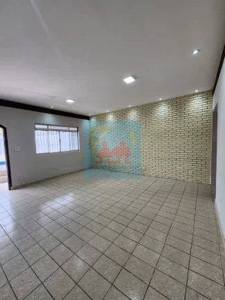 Imagem Casa com Piscina, Lote Inteiro Mongaguá - 4 dormitórios - 03 vagas de garagem