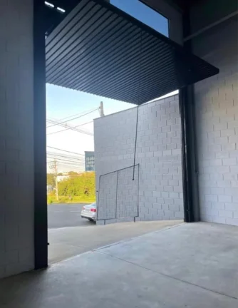 Imagem Salão Comercial para Locação em Sorocaba-SP, Bairro Jardim Piazza Di Roma: 1 Sala, 3 Banheiros, 5 Vagas de Garagem, 290m².