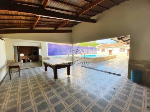 Imagem Espaçosa Casa Isolada à Venda no Ocian, Praia Grande - 4 Quartos e Piscina