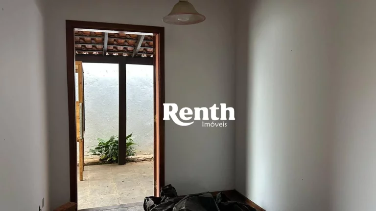 Imagem Sobrado com 3 dormitórios à venda, 296 m² por R$ 750.000,00 - Alto do Santana - Rio Claro/SP