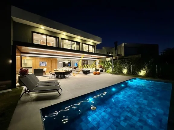 Imagem Sobrado Beira Lago, mobiliado e decorado com 05 suítes sacada/piscina