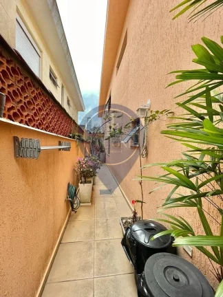 Imagem Imperdível! Casa à venda em São Paulo-SP, Vila Mariana, com 4 quartos, 1 suíte, 2 salas, 3 banheiros, 3 vagas de garagem e 185m².