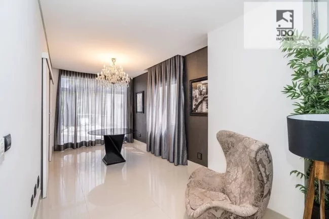 Imagem Casa Triplex a Venda no bairro Jardim Social - Curitiba, PR
