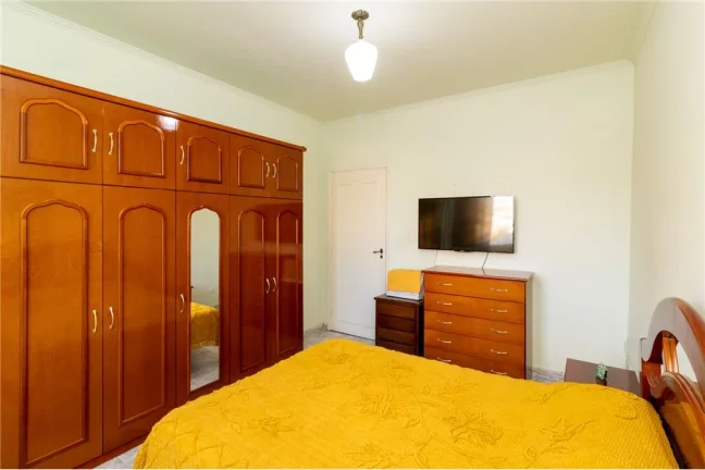 Imagem Sobrado com 5 casas e 1 galpão - Oportunidade de investimento ou moradia