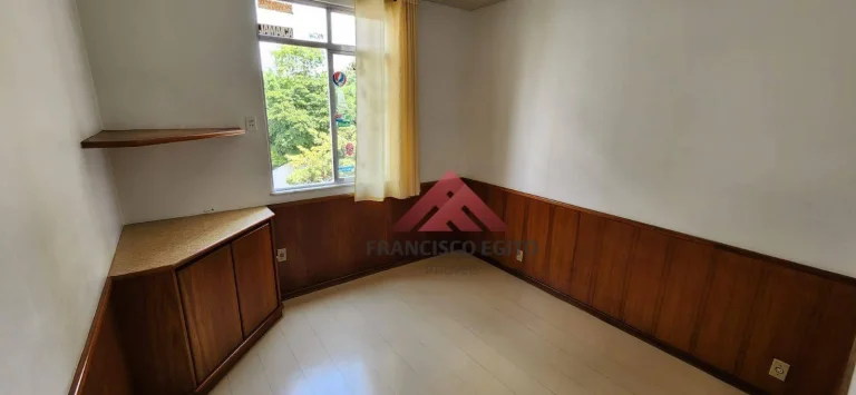 Imagem Apartamento com sala 03 quartoa e dependencia completa,vaga de garagem,em otima localização no Ingá,proximo a todo comércio, colégios e faculdades,co
