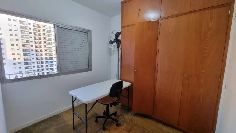 Imagem Praia das Pitangueiras - Prédio com lazer - Ótima localização.