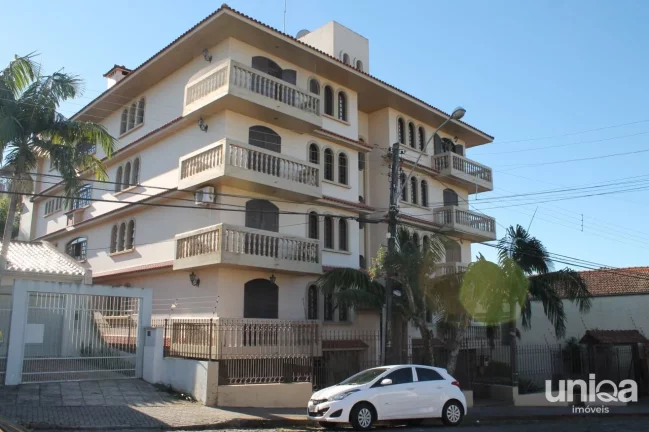 Amplo apartamento para alugar em Santa Maria 03 dormitórios Garagem Bairro Dor