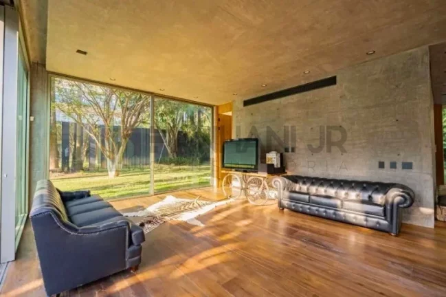 Imagem Oportunidade única: Casa de Alto Padrão no Jardim Europa, São Paulo-SP, com 4 quartos, 4 suítes e 8 vagas de garagem!