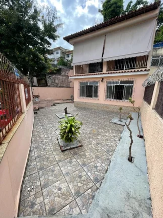 Imagem Casa Duplex com 199m² em Cocotá