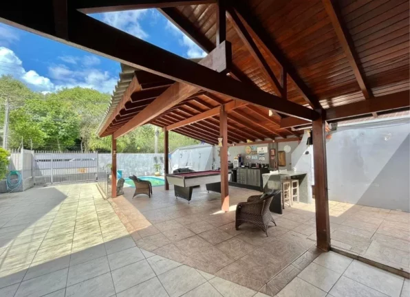 Imagem Casa de 4 quartos com piscina aquecida em Excelente Localização de Campo Bom.