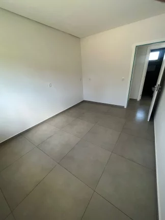 Imagem Linda casa de 2 dormitórios com um excelente acabamento em localização Excelente