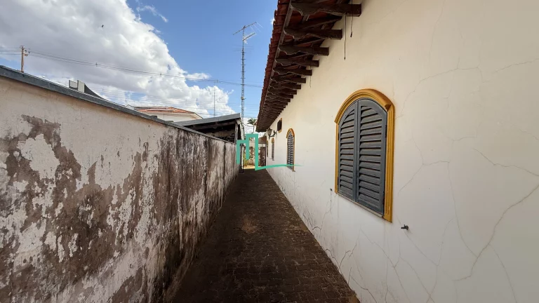 Imagem EXCELENTE IMÓVEL COMERCIAL/RESIDENCIAL DISPONIVEL Á VENDA NA VILA INDUSTRIAL EM LOCALIZAÇÃO PRIVILEGIADA DO BAIRRO COM 04 LOTES NO TOTAL.