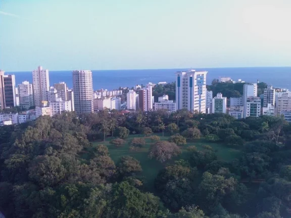 Imagem A 5ª Avenida Imóveis selecionou essa raríssima unidade no cobiçado YACHT PRIVILEGE Ladeira da Barra 1/4 (suite), lavabo varandão, 63,00m², vista mar