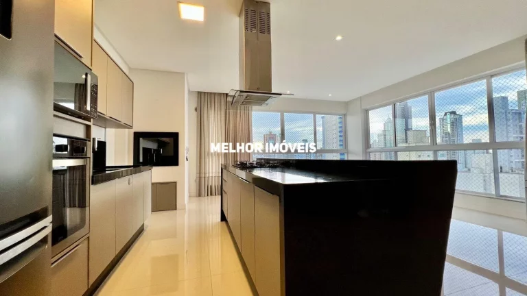 Imagem Apartamento á venda com 3 suítes e 3 vagas localizado no centro de Balneário Camboriú