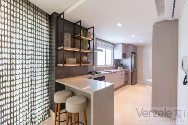 Imagem Apartamento 4 ou + dormitórios para Venda em Balneário Camboriú / SC no bairro Centro