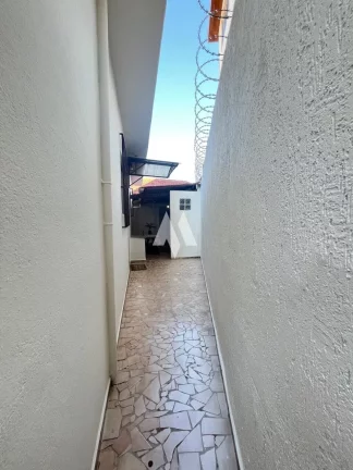 Imagem Casa geminada com churrasqueira em São Vicente!