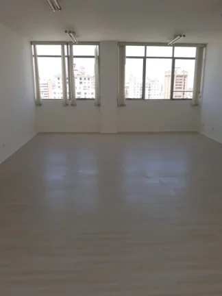 Imagem Sala comercial de 60m² para venda ou locação no Centro de Santo André-SP! Confira!
