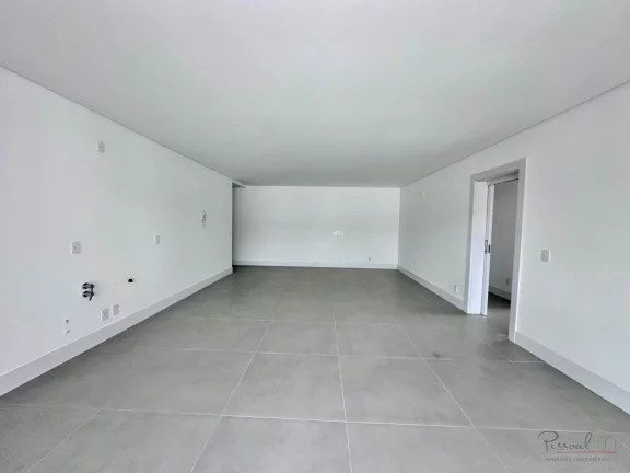 Imagem Apartamento exclusivo à beira-mar, localizado no prestigiado bairro João Paulo, em Florianópolis....