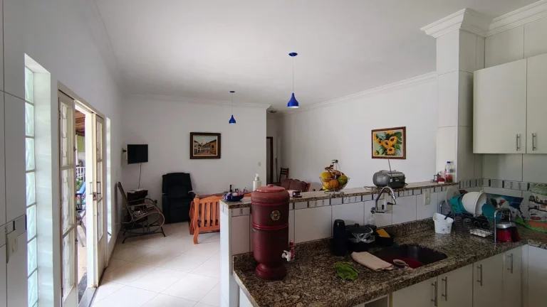 Imagem Casa à venda no Jardim Colonial 1 Araçoiaba da Serra-SP: 2 quartos, 1 sala, 2 banheiros, 2 vagas de garagem, 800m² de área.