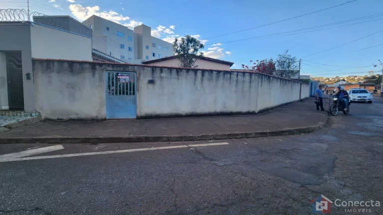 Imagem Terreno de Esquina à Venda na Vila Garcia – Patos de Minas | 280m² Murado