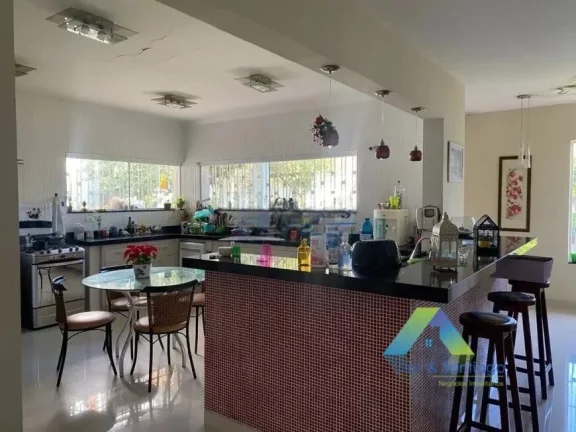 Imagem Casa com 5 dormitórios e 6 vagas para locação em Bosque da Saúde/SP!