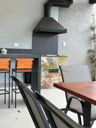 Imagem Linda casa à Venda em Atibaia com Vista para Pedra Grande