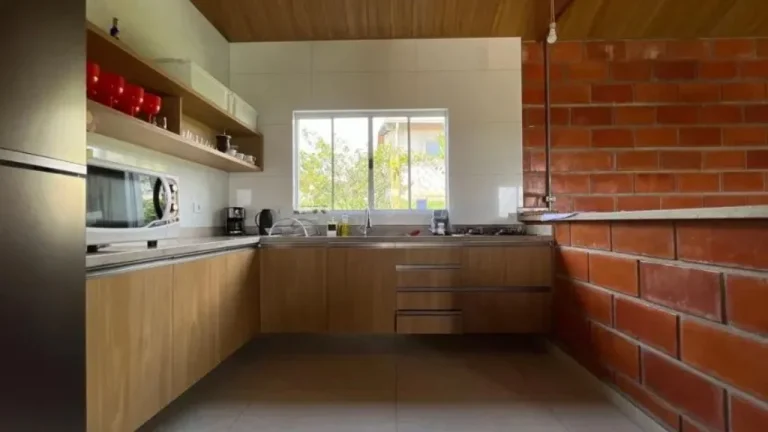 Imagem Chácara de luxo em condomínio - 4 quartos, 1 suíte, 2 salas, 3 banheiros, 10 vagas - Araçoiaba da Serra-SP´.