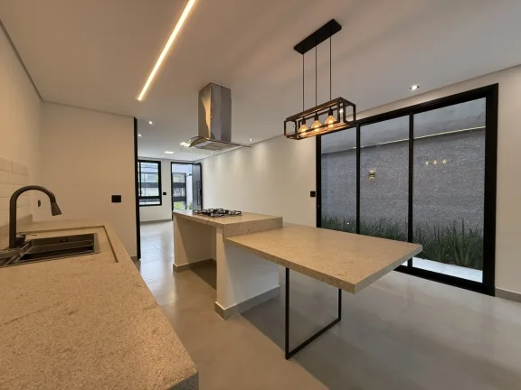 Imagem Casa á Venda no Nova Jaguarí com fundo para mata e piscina