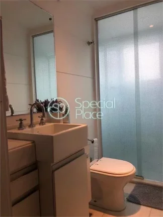 Imagem Lindo apartamento, totalmente reformado em rua charmosa e de fácil acesso para toda comodidade do b...