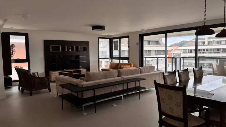 Imagem Apartamento duplex novo para temporada em Jurerê – vista para o mar
