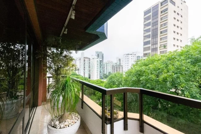 Imagem Lindo apartamento de alto padrão, com ambientes bem planejados, com uma excelente localização em ...
