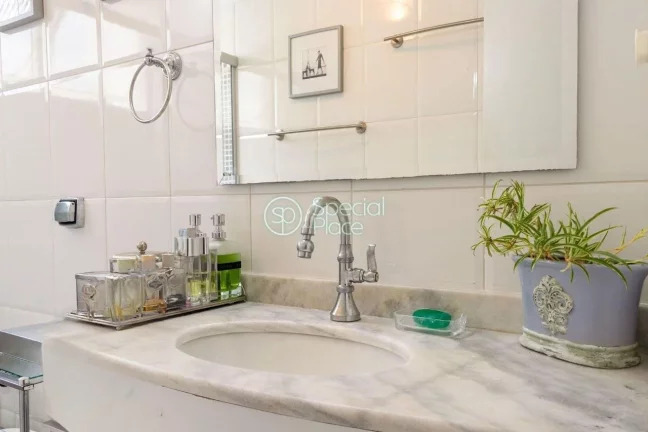 Imagem Ótimo apartamento em Moema Pássaros - 110m² - Living com varanda - Sala de jantar - 03 dormitóri...