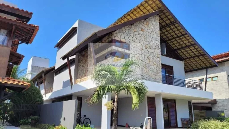 Imagem Vendo Casa em Condomínio Fechado, com 481 m², 4 suítes, sala p/ 4 ambientes, espaço gourmet e 2 vagas