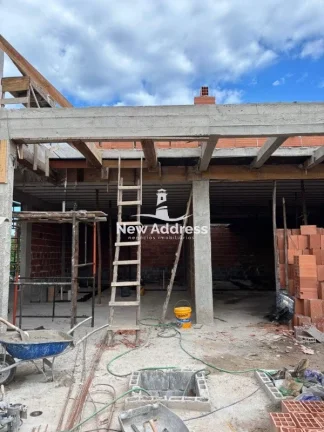 Imagem Casa nova com 2 quartos, suíte e ambiente integrado, em construção com entrega prevista para março