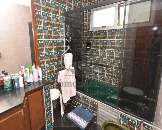 Imagem Amplo apartamento de 186m², planta original com 4 dts, sendo que abriu um para o living, 3 dormitó...