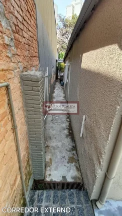 Imagem Vendo Excelente oportunidade na Lapa. Casa de 2 Dormitórios sendo uma suíte, sala em 2 ambíentes, 2 vagas de garagem, áreatotal 171m2, frente para 2 ruas, Jardim com algo natural, quintal com Árvores frutíferas produzindo, aproveite essa oportunidade, Val