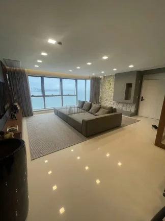 Imagem Apartamento com 4 suítes à venda no edifício Yachthouse em Balneário Camboriú/S