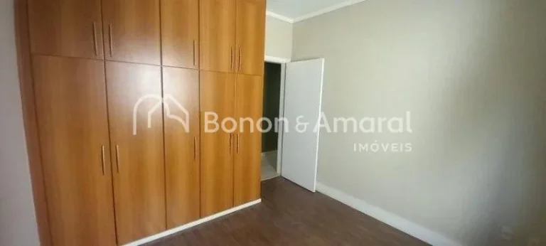 Imagem Linda casa à venda com design moderno no Jardim Botânico; suas acomodações contam com living de ...