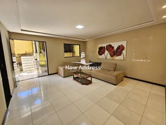 Imagem Duas casas com entradas independentes, 200m² de área construída. Ideal para morar com privacidade ou garantir renda extra com aluguel.